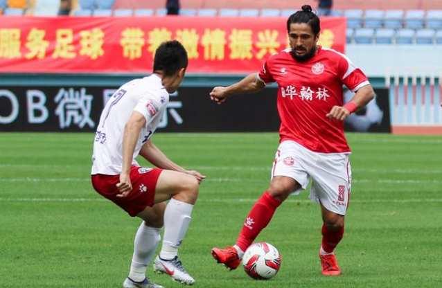 西安威胁战胜杭州绿城，继续保持不败